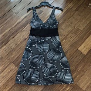 Grey/black patterned sleeveless dress